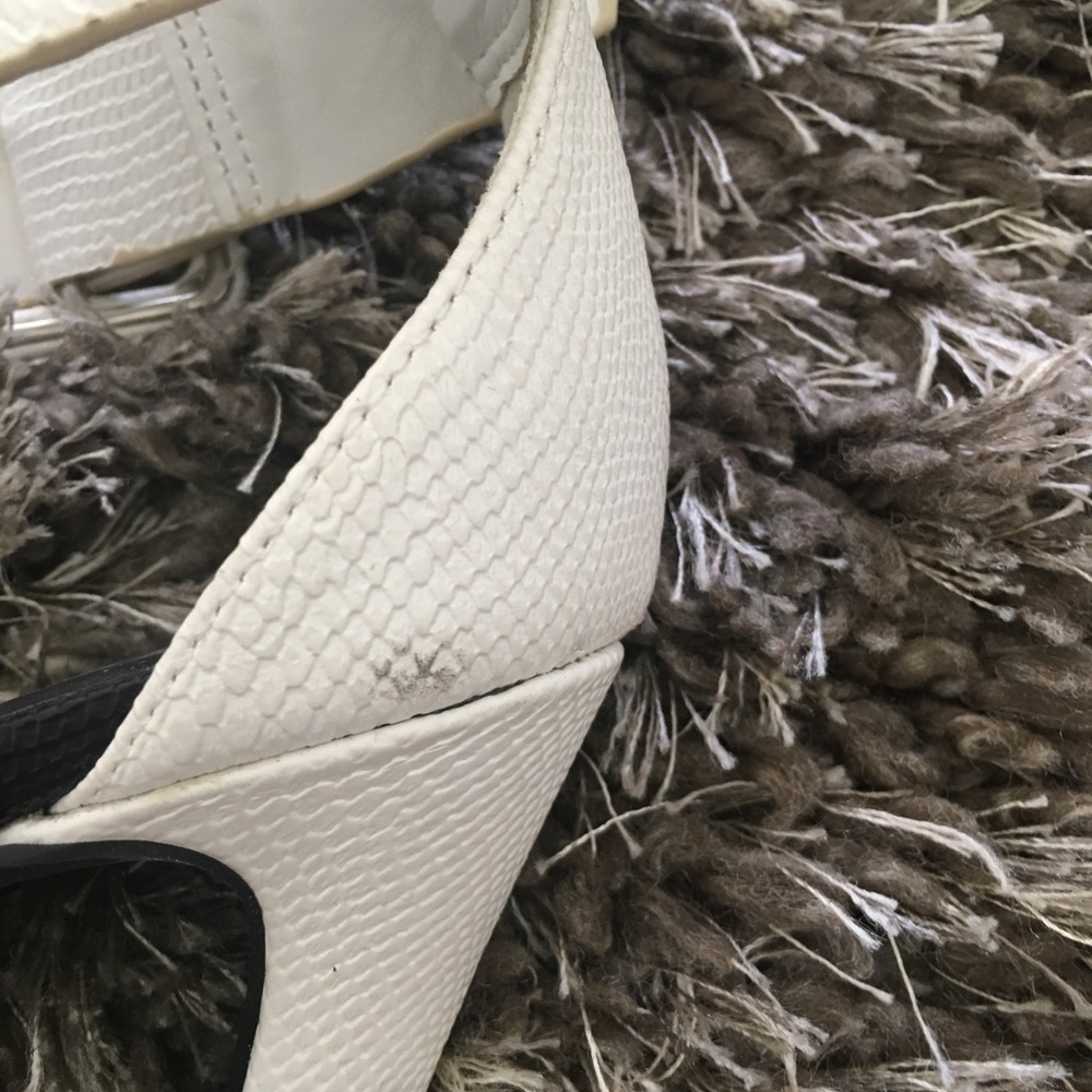 Black and white high heels sandals - Picture 4 of 5